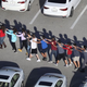 Niños saliendo de la escuela donde tuvo lugar el tiroteo esta semana en Florida. Getty